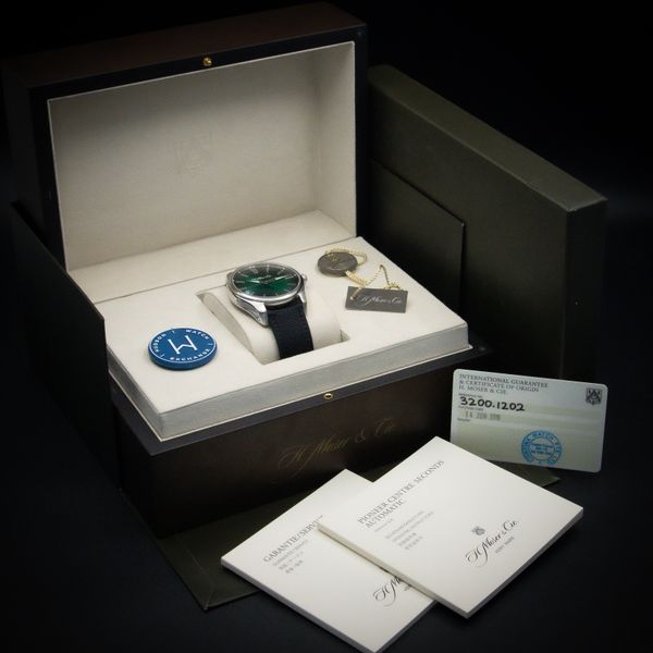 H. Moser and Cie Pioneer 3200-1202